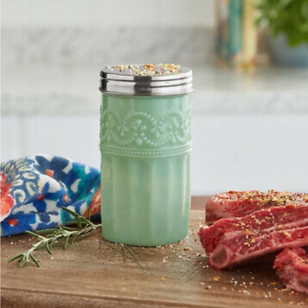 Rare - The Pioneer Woman timeless beauty jade
spice jar - 2.5 x 2.5 x 4.…